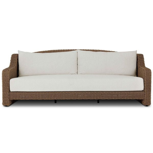 Sofa tapicerowana o zaokraglonej formie z harmonijnym wykonczeniem w odcieniu bieli