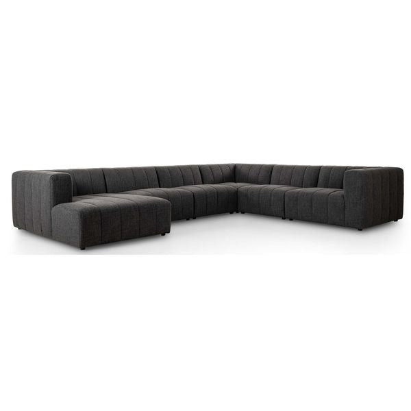 Sofa narozna o lekkiej bryle z wyraznym zarysem w odcieniu czerni