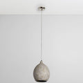 Lampa wiszaca o lekkiej bryle z dopracowana sylwetka w odcieniu bieli do salonu