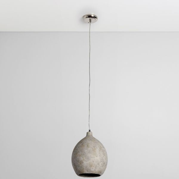 Lampa wiszaca o lekkiej bryle z dopracowana sylwetka w odcieniu bieli do salonu