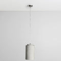 Lampa wiszaca o klasycznym wykonczeniu z miekka linia w odcieniu bieli