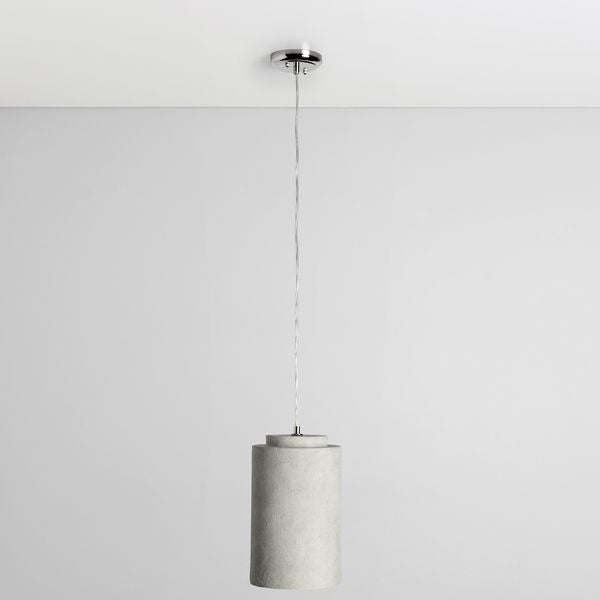 Lampa wiszaca o klasycznym wykonczeniu z miekka linia w odcieniu bieli